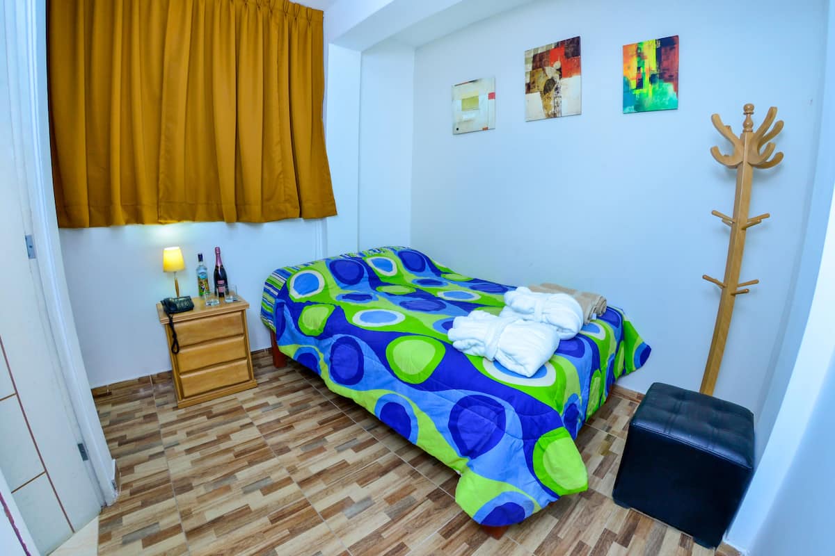 Double Room | 1 bedroom, in-room safe, free WiFi, bed sheets