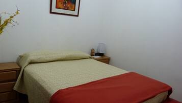 Double Room | 1 bedroom, in-room safe, free WiFi, bed sheets