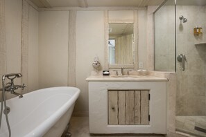 Family Suite (2 queens and a twin trundle bed) | Bathroom | Designer toiletries, hair dryer, bathrobes, towels - Monte Verde Inn (Carmel)