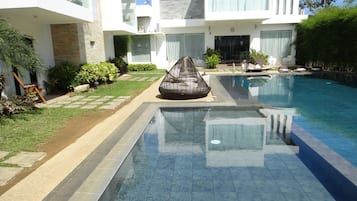 Outdoor pool, sun loungers