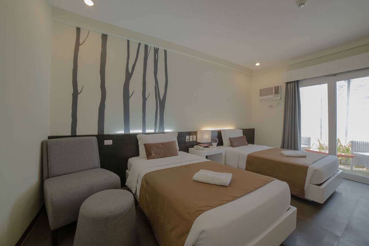 In-room safe, desk, blackout drapes, soundproofing