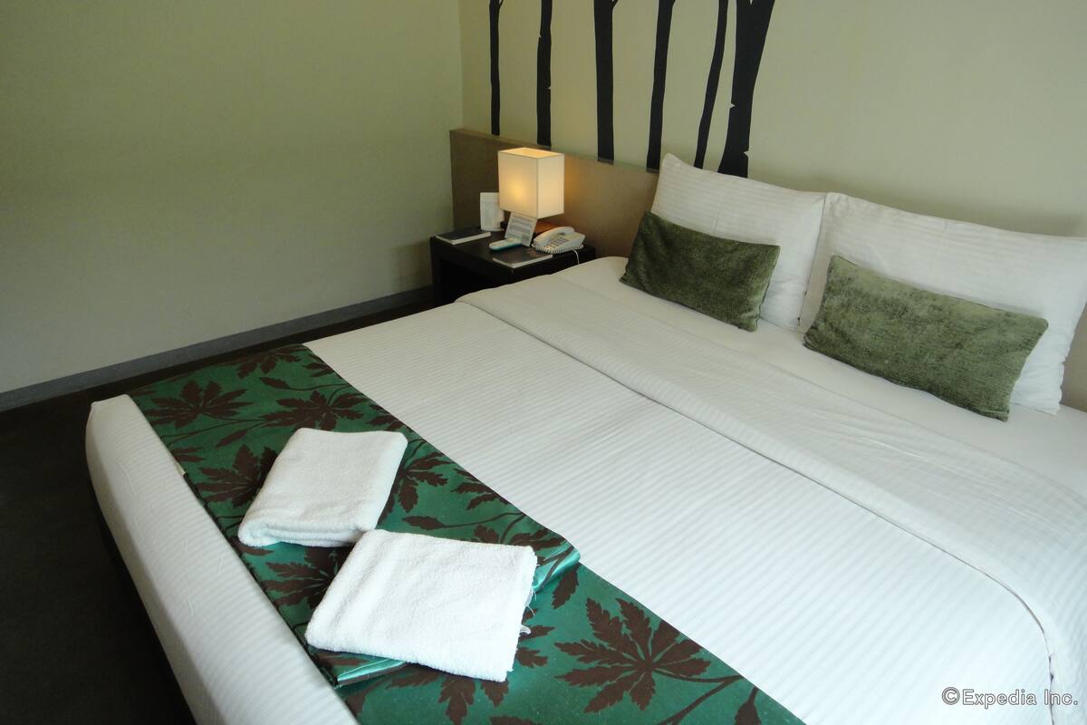 Standard Double or Twin Room, Lanai | In-room safe, desk, blackout drapes, soundproofing