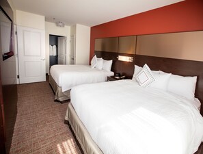 1 camera, una cassaforte in camera, una scrivania, ferro/asse da stiro