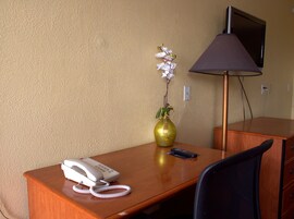 1 bedroom, desk, free WiFi, bed sheets