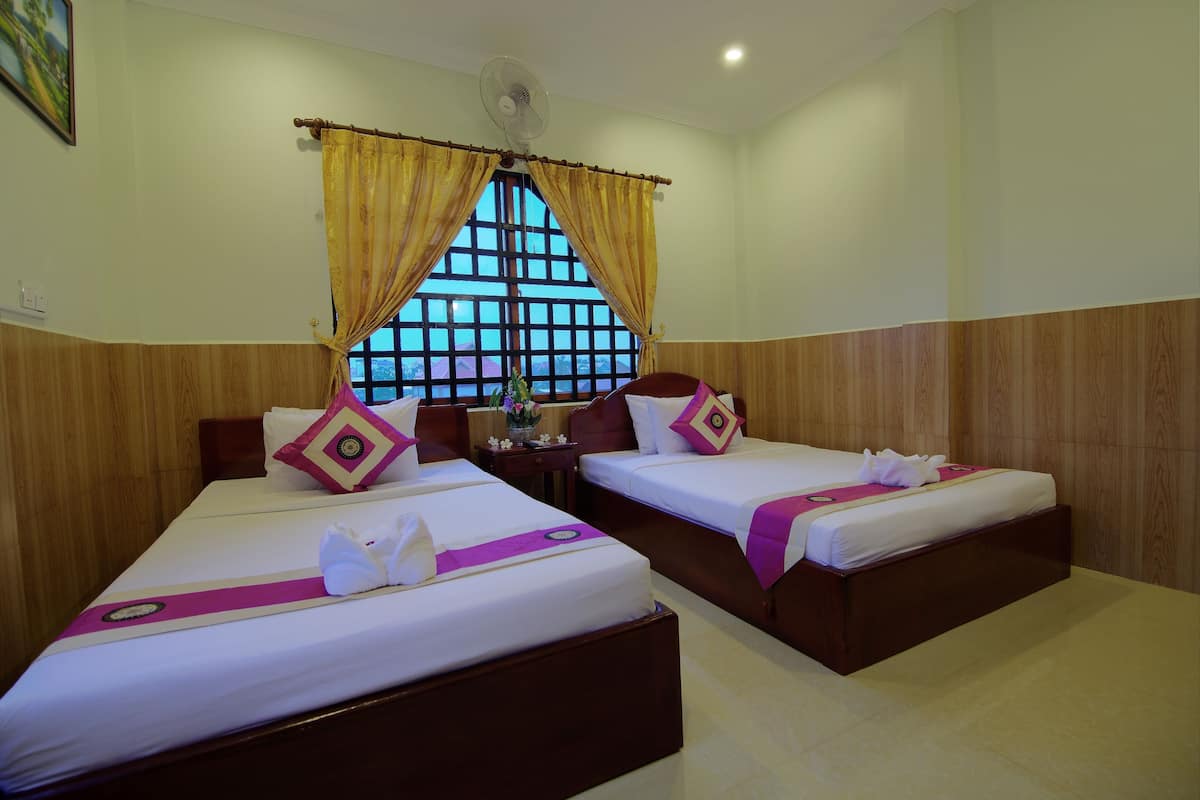 Superior Twin Room, City View | 1 bedroom, premium bedding, minibar, desk