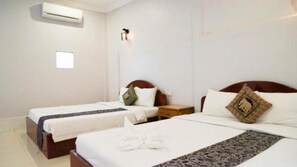1 kamar tidur, seprai premium, minibar, dan meja kerja