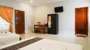 1 bedroom, premium bedding, minibar, desk