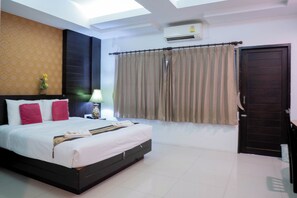 Standard Double Room | Escrivaninha, Wi-Fi de cortesia, roupa de cama