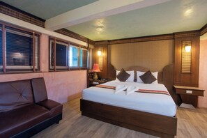Superior Room | Desk, free WiFi, bed sheets - P1 House Phitsanulok (Phitsanulok)