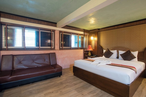 Habitació superior | Escriptori, wifi gratuïta i roba de llit