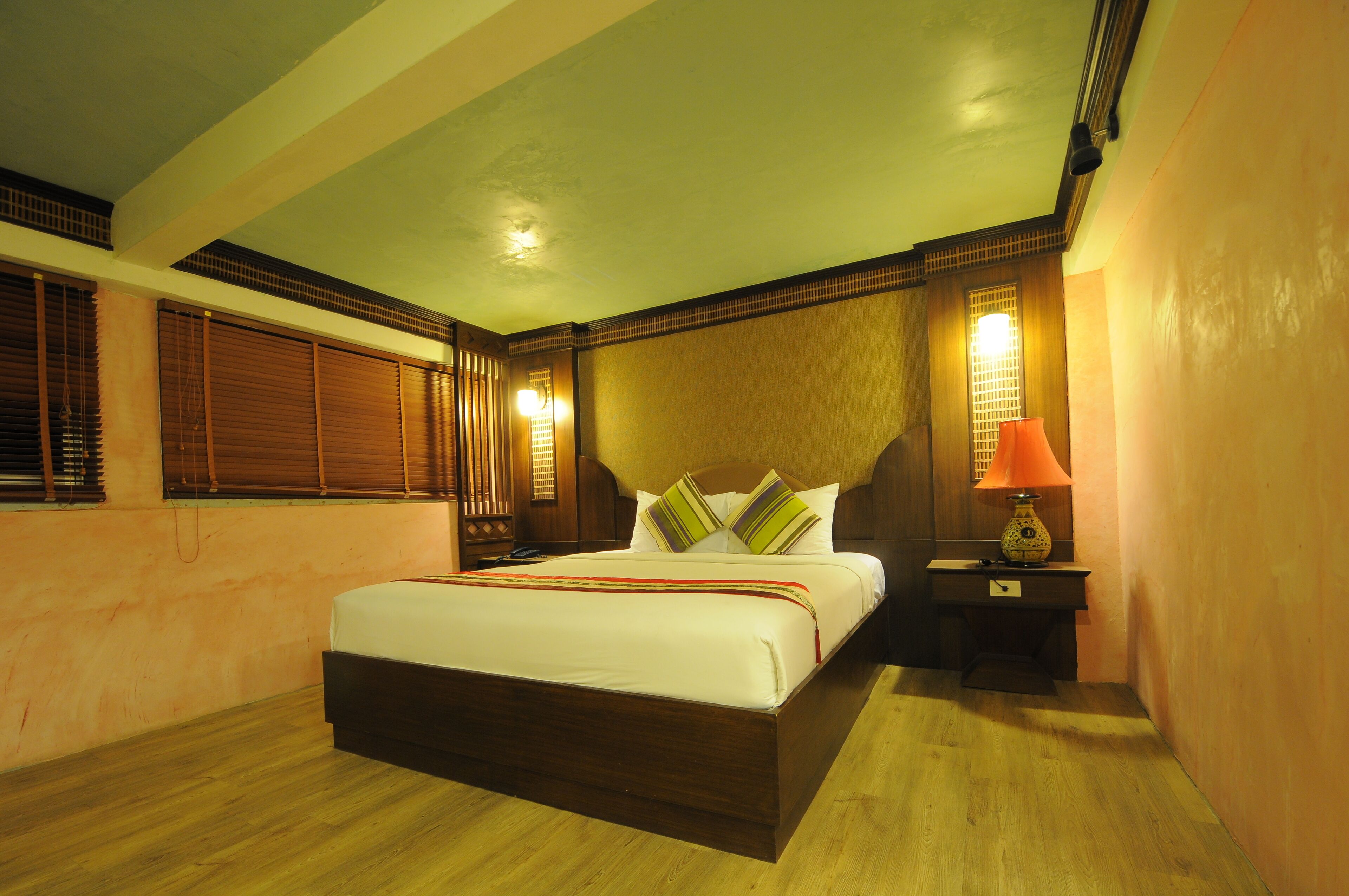 standard double room | desk, rollaway beds, free wifi