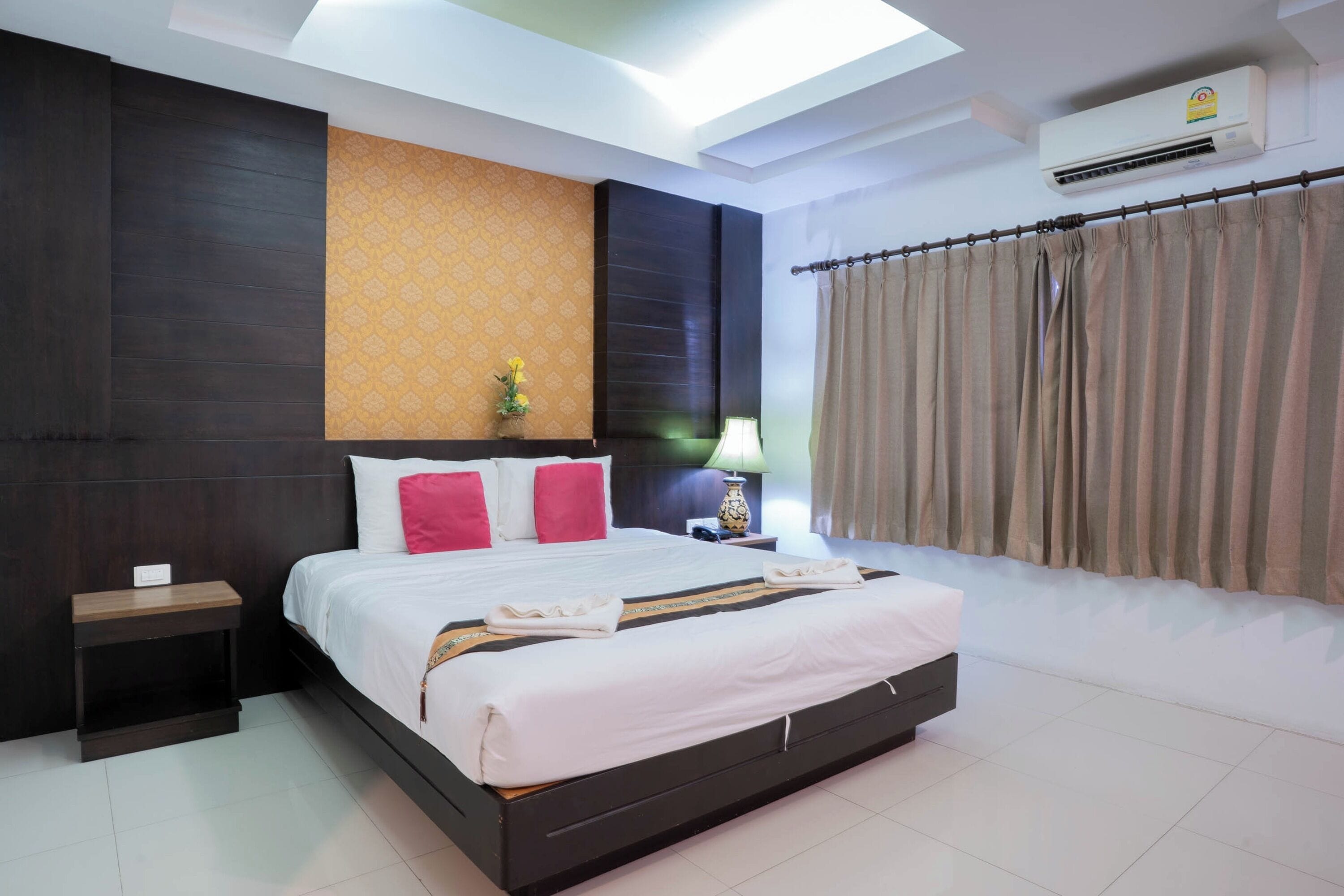 Standard Double Room | Desk, free WiFi, bed sheets