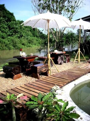 Khu ẩm thực ngoài trời
