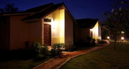 Baan Rim Klong Resort