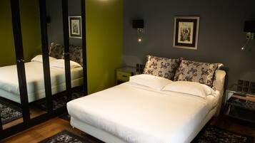 Appartement, 2 slaapkamers | Luxe beddengoed, een kluis op de kamer, een bureau, een laptopwerkplek