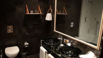 Appartement, 1 chambre | Salle de bain | Articles de toilette gratuits, sèche-cheveux, serviettes fournies