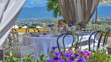 Tempat makan outdoor