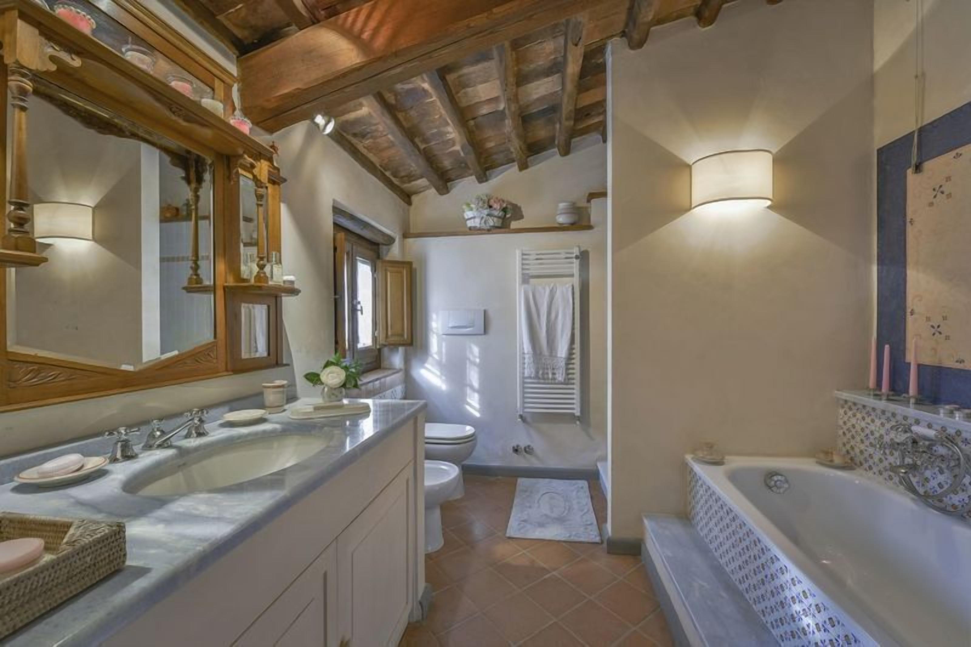 Panoramic Villa, 3 Bedrooms (Villa Casalguidi) | Bathroom | Shower, hair dryer, bidet, towels