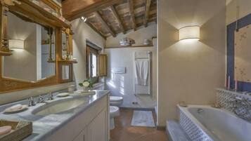 Panoramic Villa, 3 Bedrooms (Villa Casalguidi) | Bathroom | Shower, hair dryer, bidet, towels