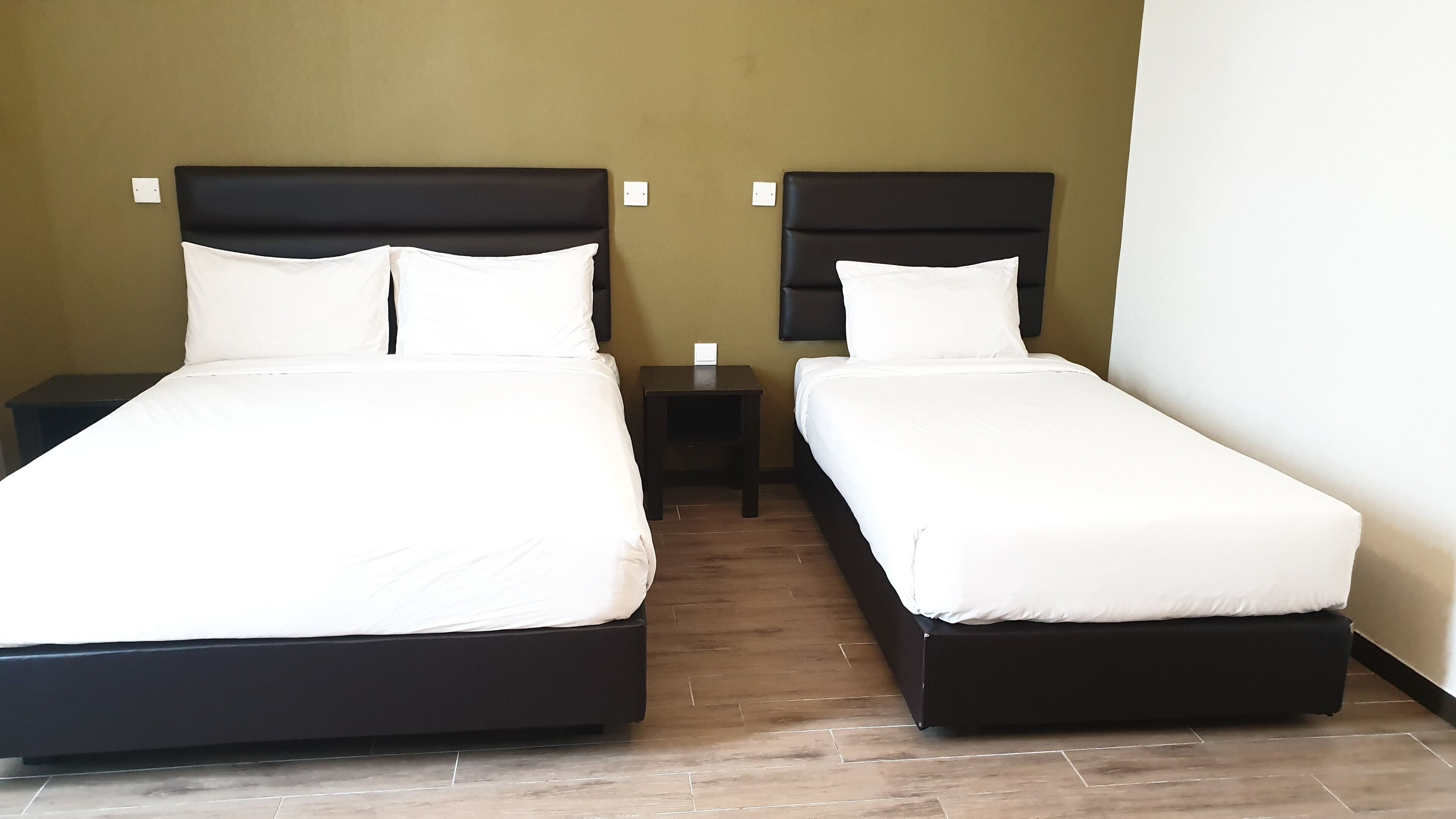 Coffres-forts dans les chambres, bureau, rideaux occultants