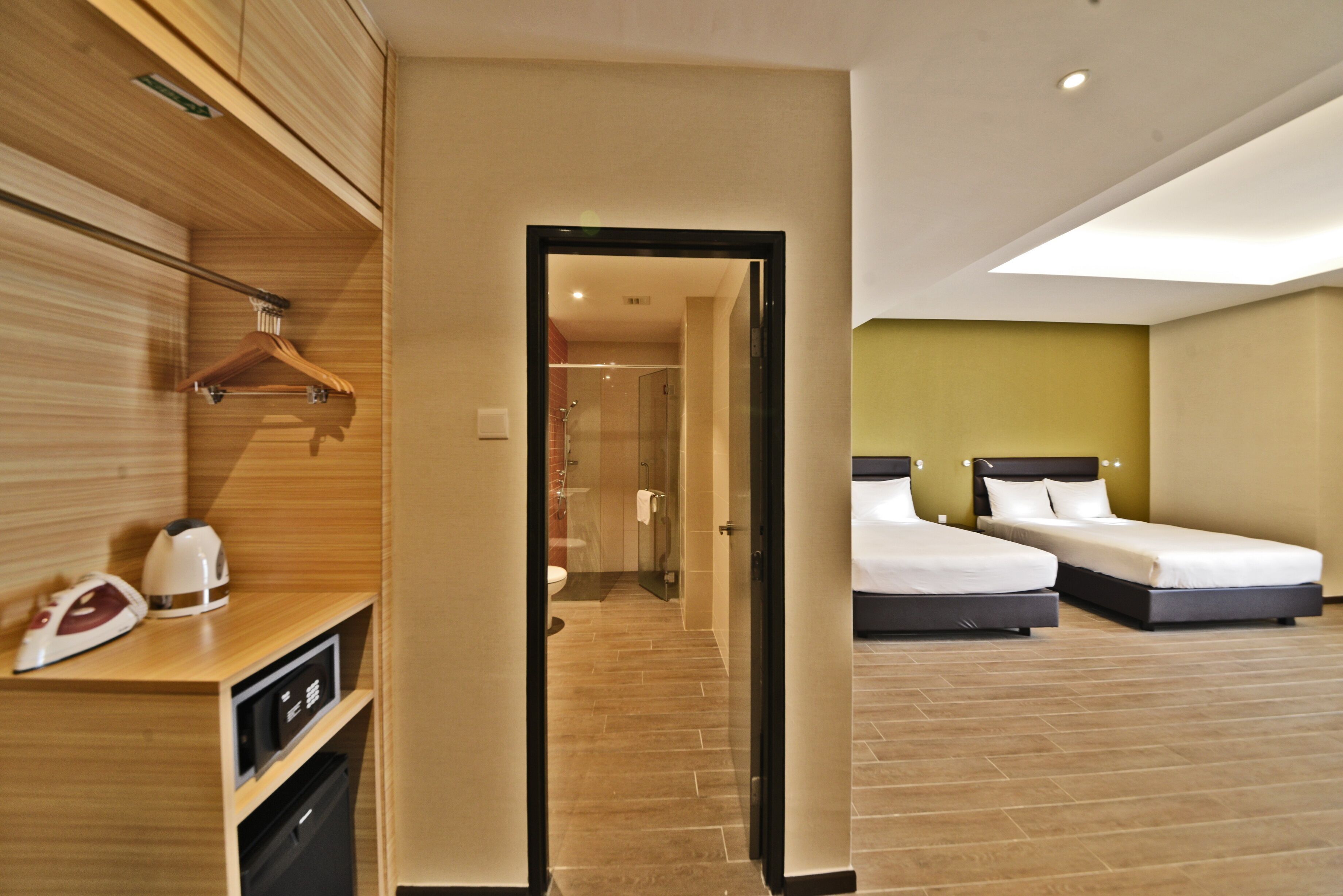 Coffres-forts dans les chambres, bureau, rideaux occultants