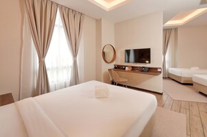 Family Quadruple Room | In-room safe, desk, blackout drapes, free WiFi