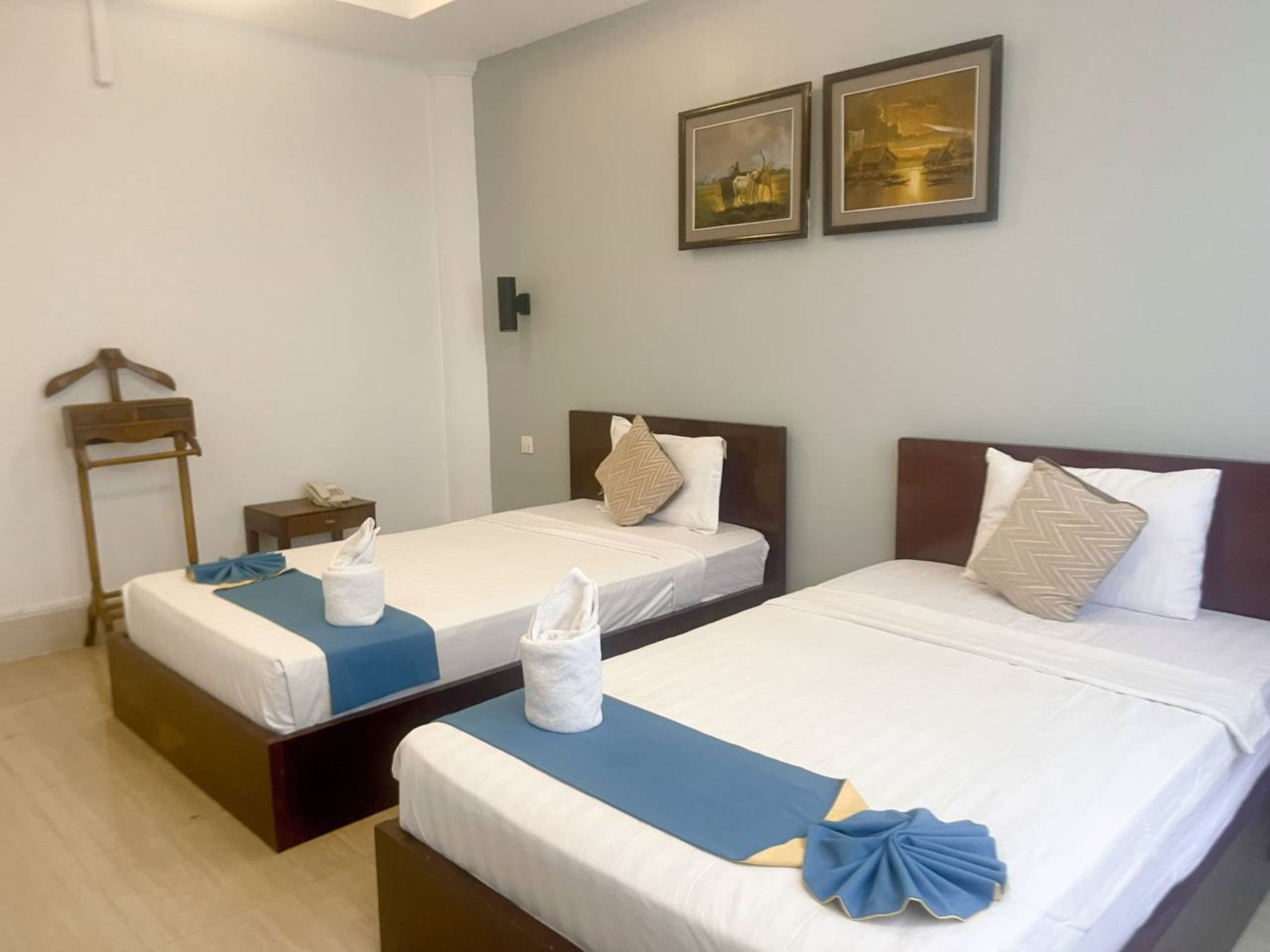 Superior Twin Room | Minibar, in-room safe, desk, iron/ironing board