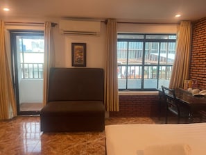 Deluxe Double Room, Balcony | 1 bedroom, minibar, in-room safe, desk