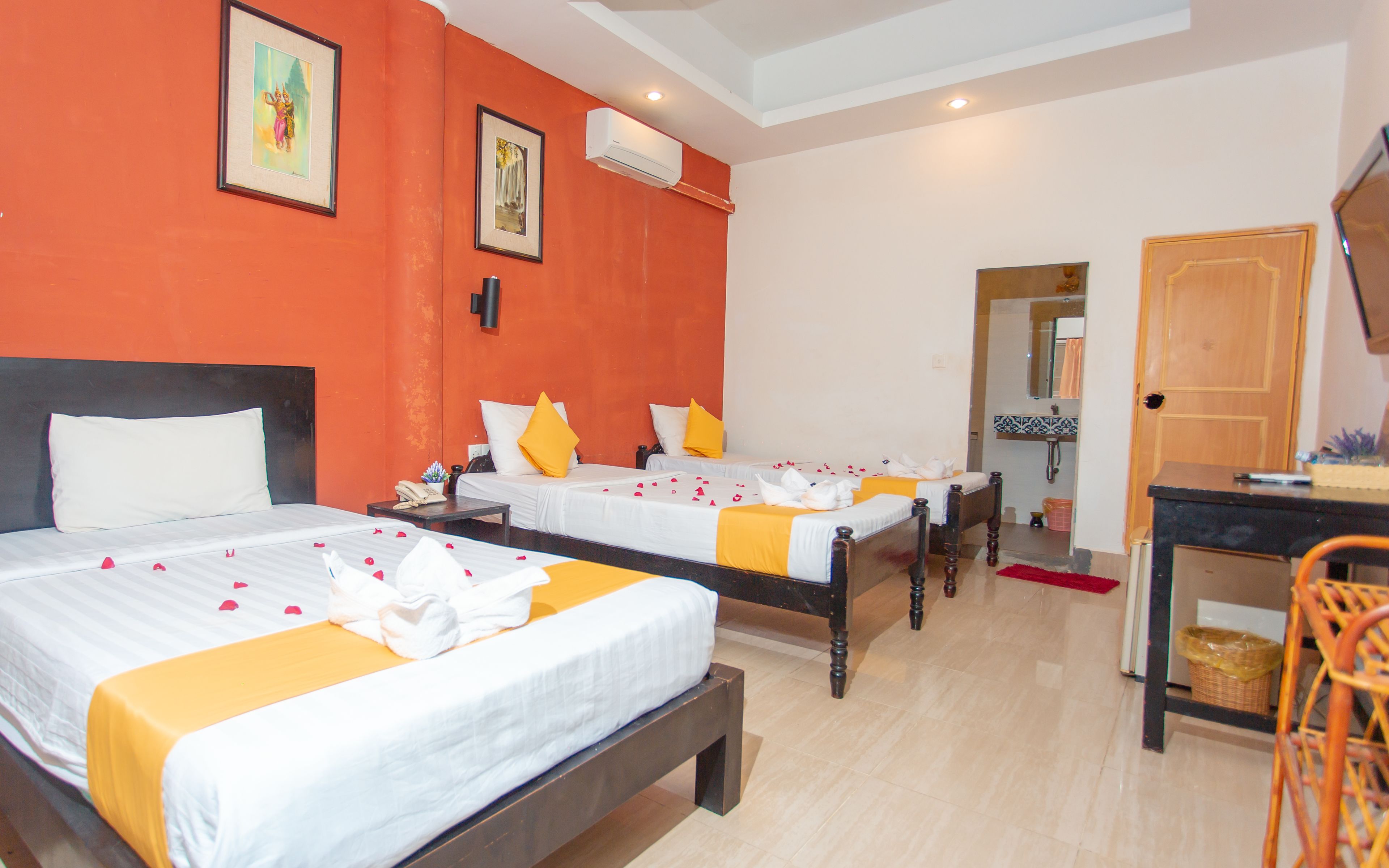 Standard Triple Room, 3 Twin Beds | Minibar, in-room safe, desk, iron/ironing board