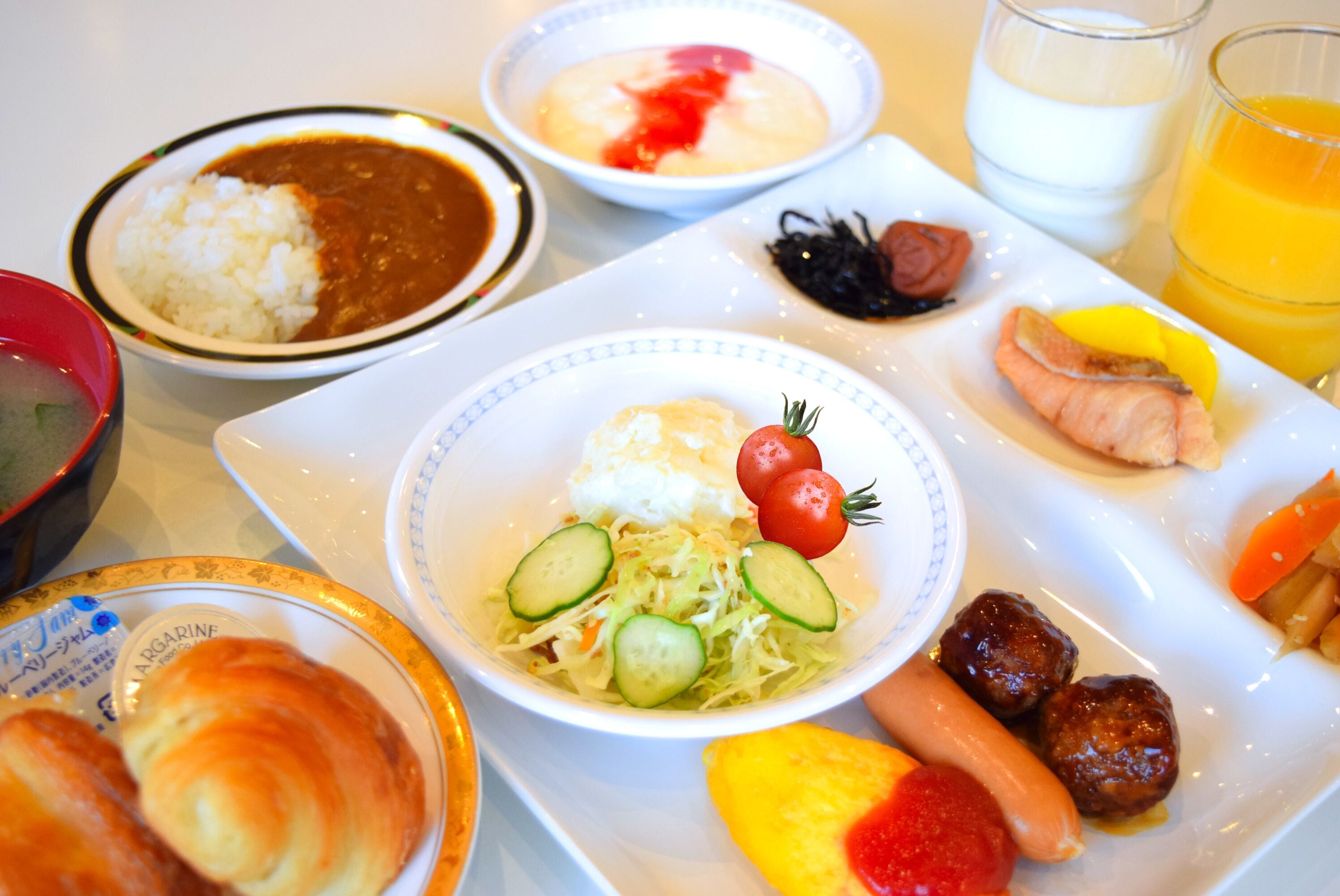 daily buffet breakfast for a fee