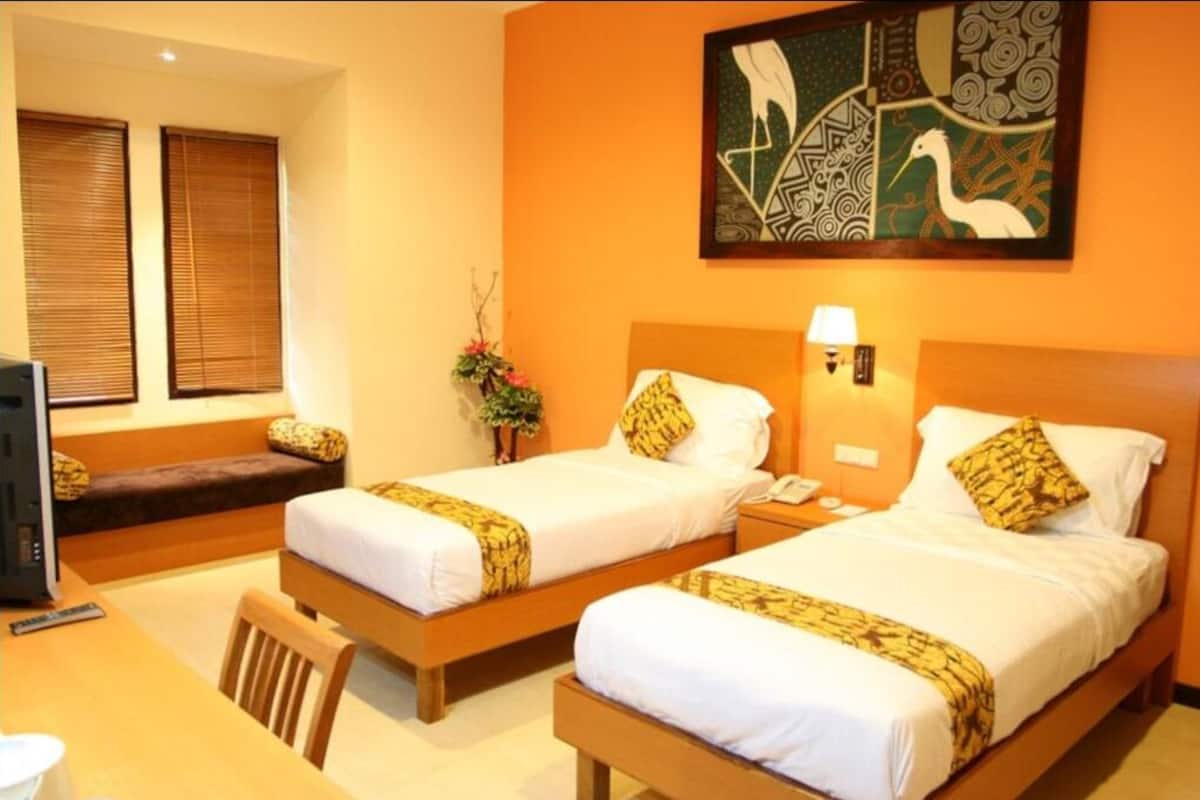 Quarto duplo luxo | Escrivaninha, camas extras/dobráveis (sobretaxa), Wi-Fi de cortesia