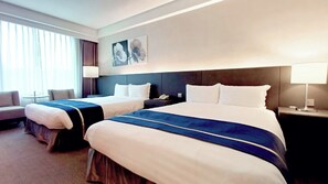 Deluxe Quadruple Room | Desk, blackout drapes, soundproofing, free cribs/infant beds