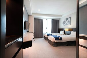 Deluxe Twin Room | Desk, blackout drapes, soundproofing, free cribs/infant beds