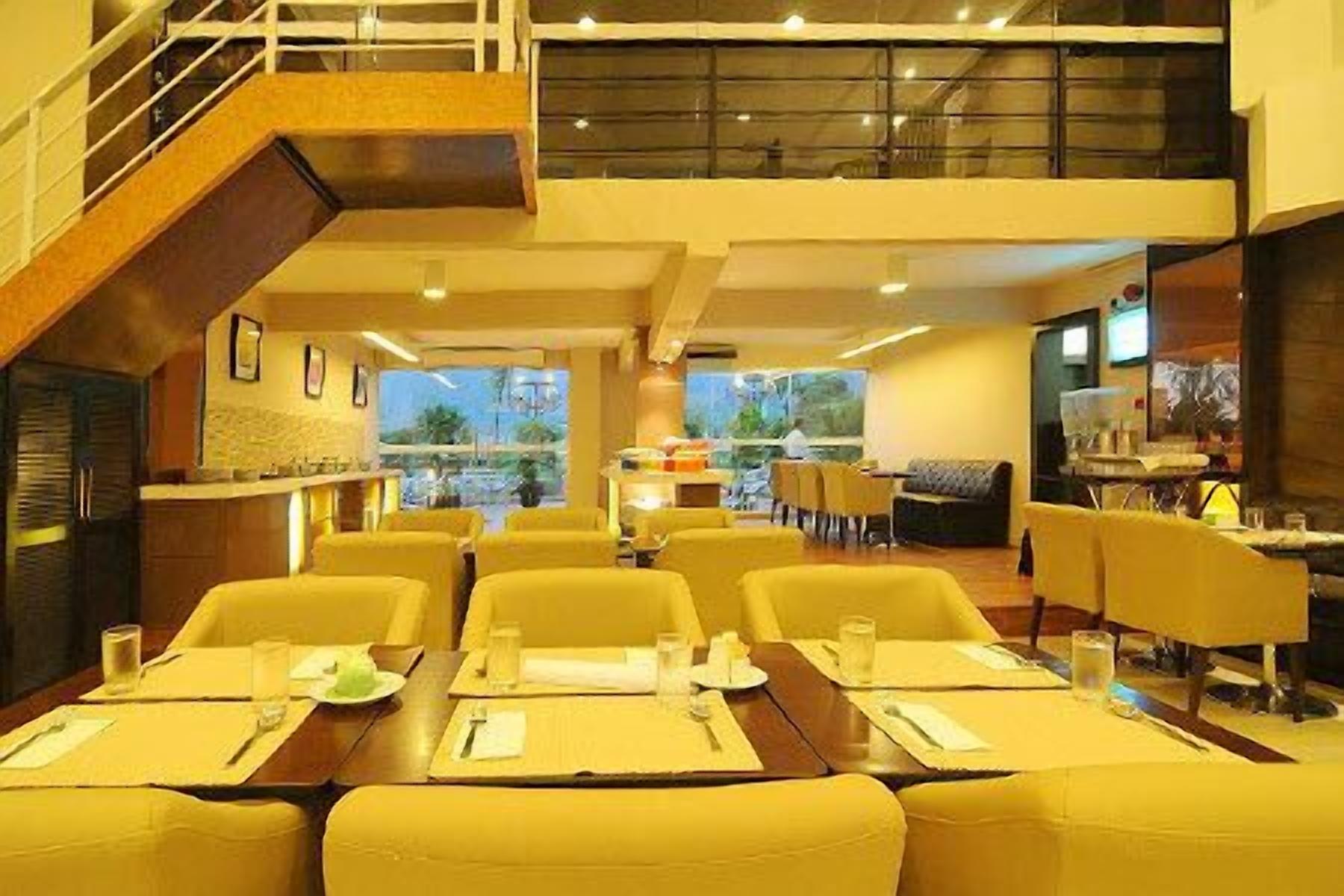 2 restaurants, lunch, dinner served; Chinese cuisine 