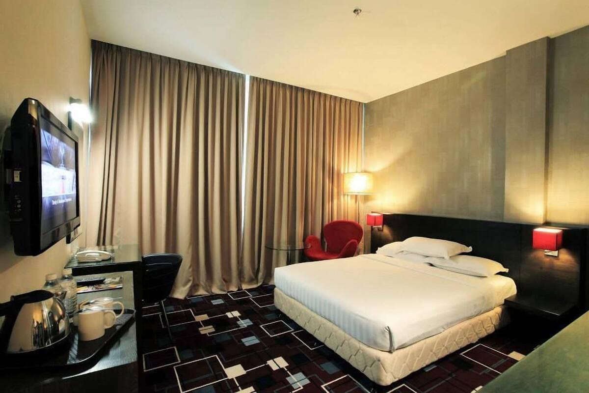Minibar, desk, iron/ironing board (on request), free WiFi