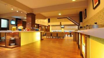 2 restaurants, lunch, dinner served; Chinese cuisine