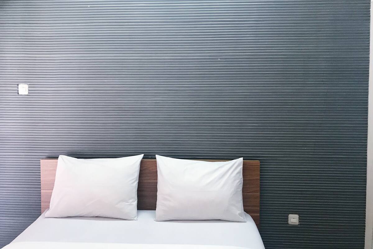 Standard Room | Egyptian cotton sheets, premium bedding, desk, WiFi (free)
