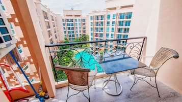 Deluxe Suite, Pool View | Balcony