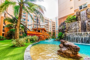 2 outdoor pools - Atlantis Resort Jomtien Beach (Pattaya)