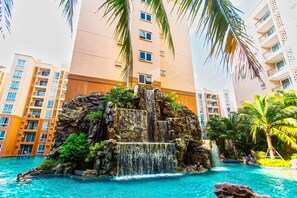 2 outdoor pools - Atlantis Resort Jomtien Beach (Pattaya)