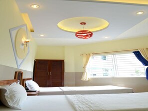 Deluxe Twin kamer | Een kluis op de kamer, een bureau, gratis wifi