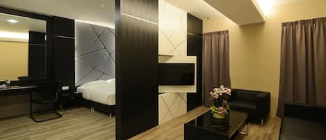 Executive Suite, 1 King Bed | Living area | 32-inch LED TV with satellite channels, TV