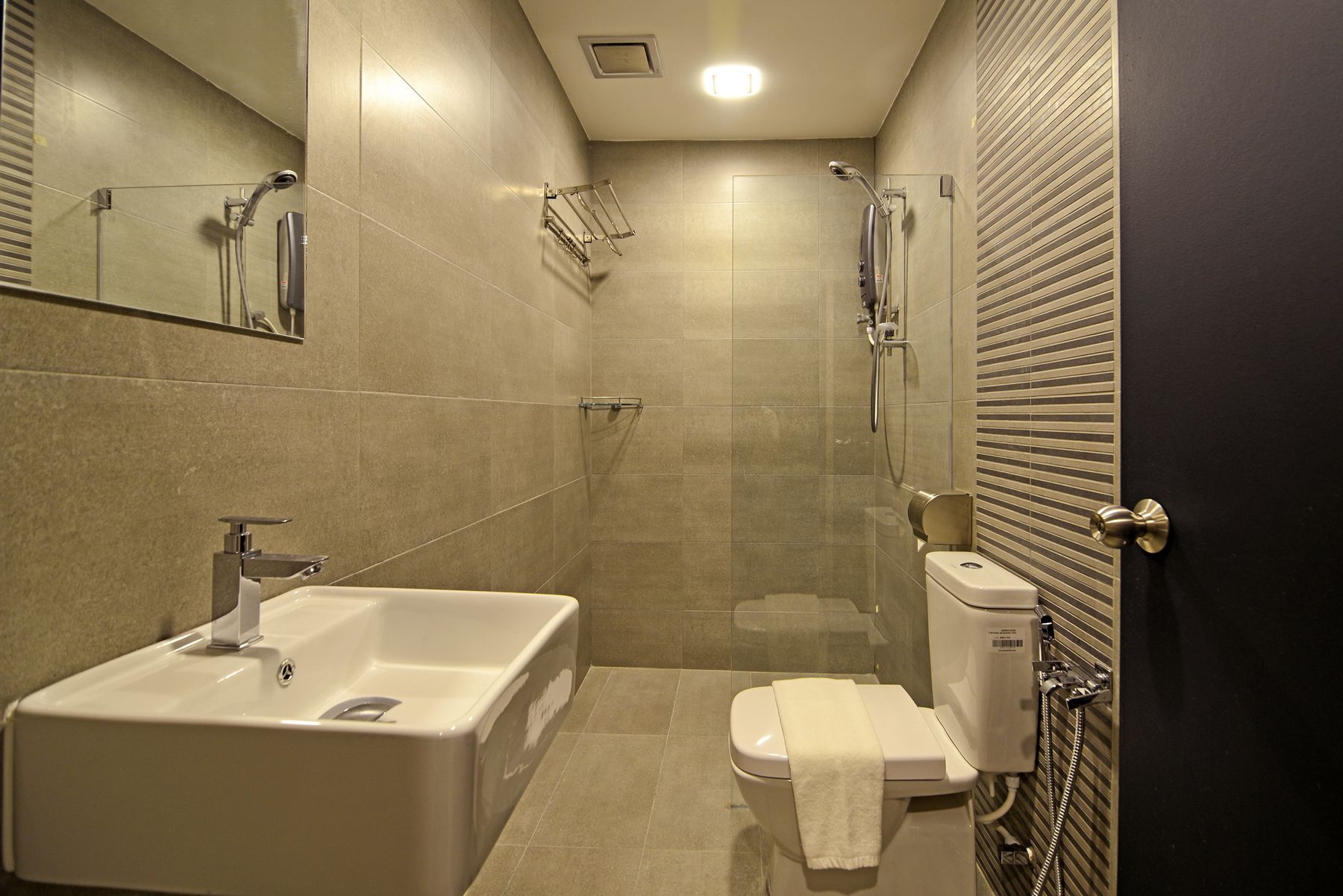 shower, free toiletries, hair dryer, slippers