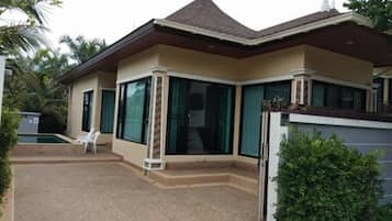 Three Bedrooms Pool Villas | 1 dormitorio, caja fuerte, wifi gratis