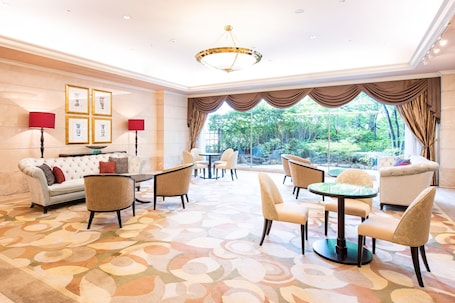 Lobby sitting area. Hotel Cadenza Tokyo