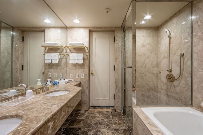 Bathroom | Combined shower/bathtub, free toiletries, hair dryer, slippers