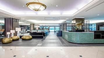 4 restaurants servant le petit déjeuner, spécialités Cuisine japonaise