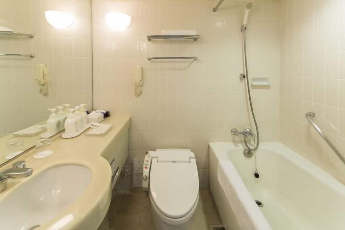 Salle de bain | Ensemble douche/baignoire, articles de toilette gratuits, sĂšche-cheveux