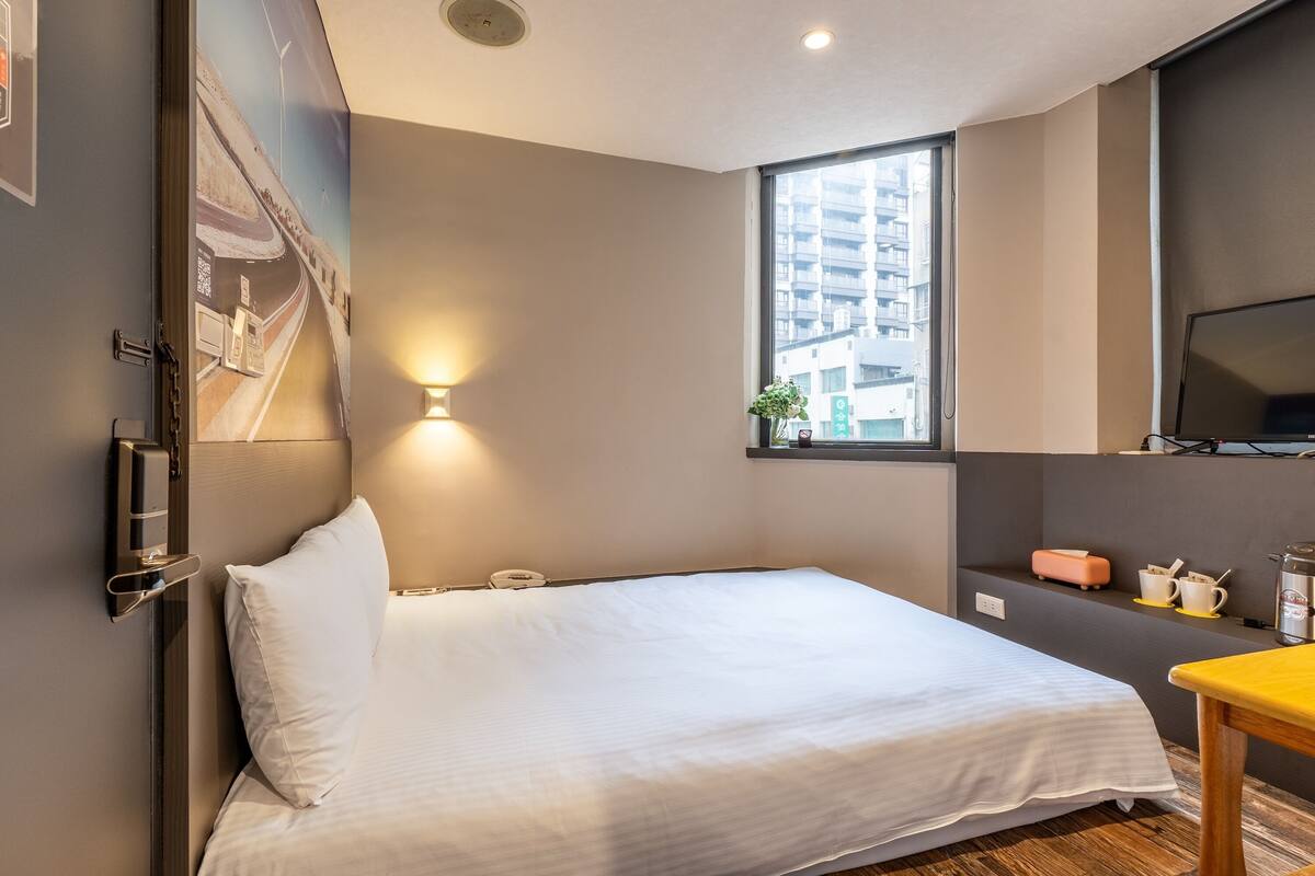 Standard Double Room | Desk, soundproofing, free WiFi, bed sheets
