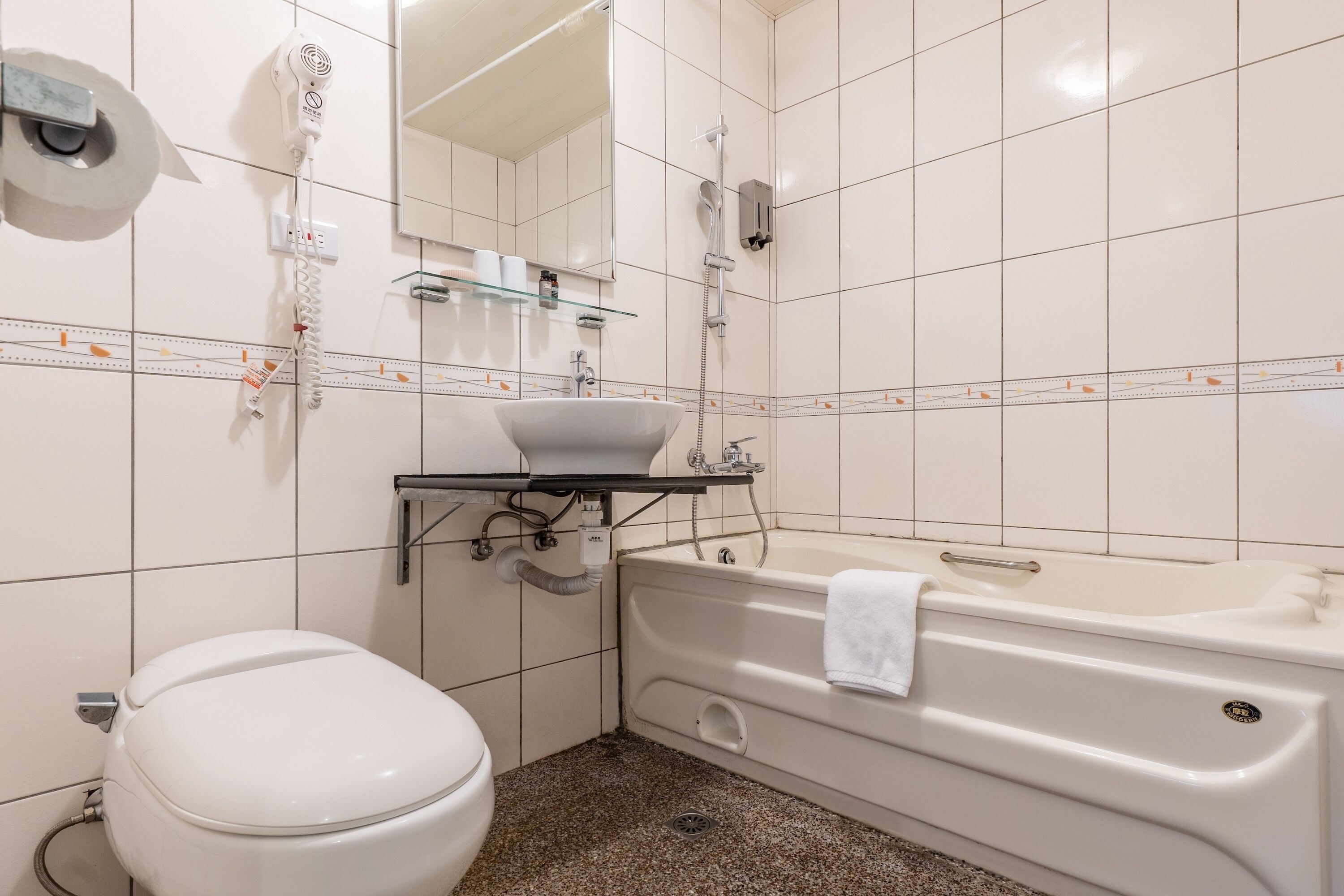 superior double room | bathroom | free toiletries, hair dryer, slippers, towels